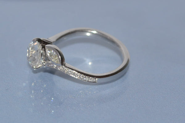 Création "Benoit joaillier" bague diamant 1,1 carat et or 18 carats