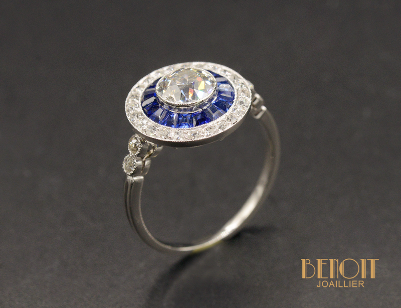 Bague Diamant Art Déco Double Entourage Diamants et Saphirs Calibrés