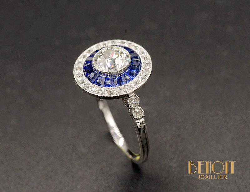 Bague Diamant Art Déco Double Entourage Diamants et Saphirs Calibrés