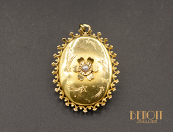 Pendentif Ouvrant Or Jaune et Perle Fine