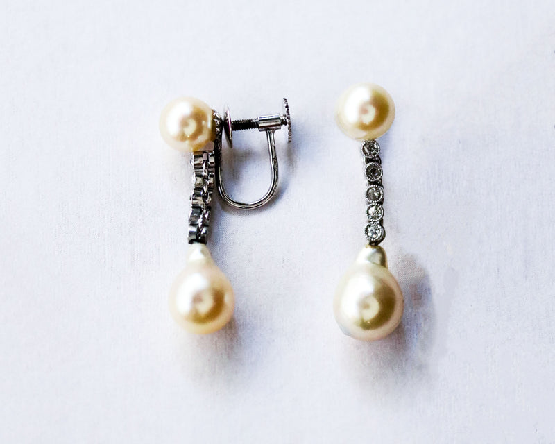 Paire de Boucles d'Oreilles Pendantes Perles, Diamants et Or Blanc