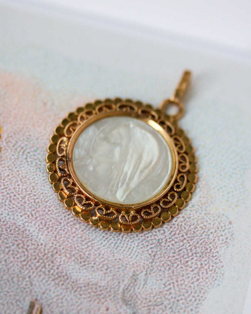 Médaille Ancienne Or Rose et Nacre