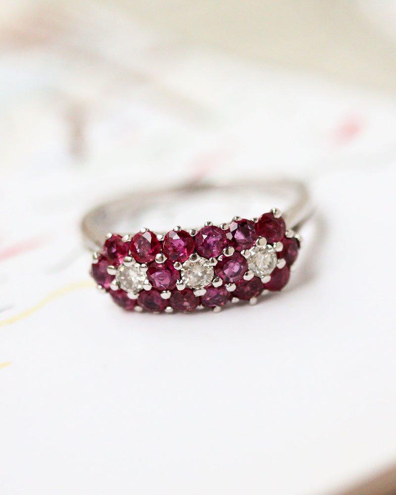 Bague 1950 Jarretière Diamants et Rubis