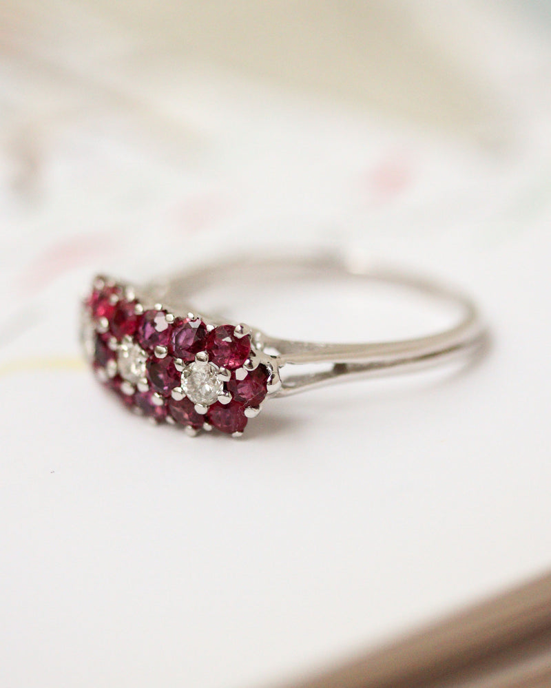 Bague 1950 Jarretière Diamants et Rubis