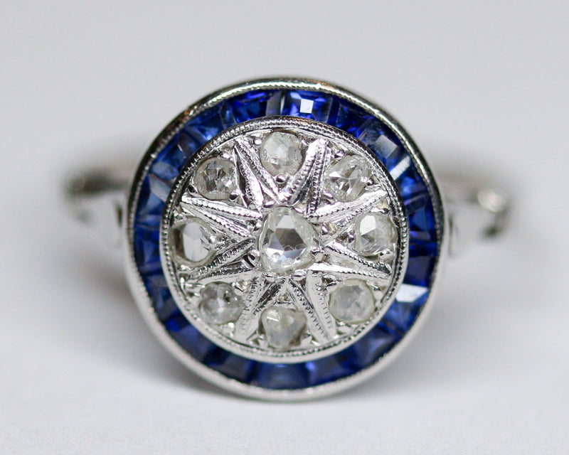 Bague Art Déco Or Blanc Diamants et Saphirs Calibrés