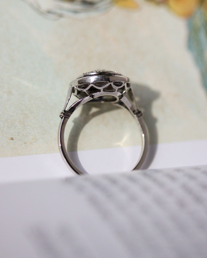 Bague Art Déco Or Blanc Diamants et Saphirs Calibrés
