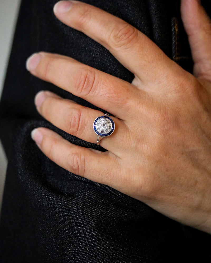 Bague Art Déco Or Blanc Diamants et Saphirs Calibrés