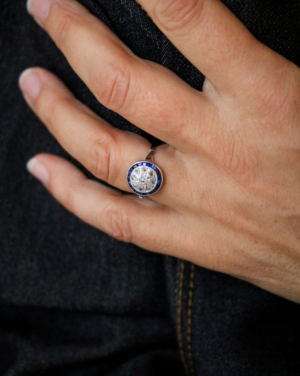 Bague Art Déco Or Blanc Diamants et Saphirs Calibrés