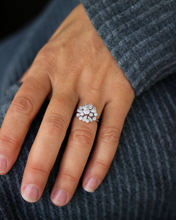 Bague Marguerite cocktail Or blanc Platine Diamants