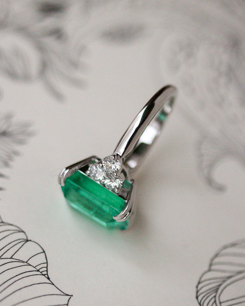 Bague Or Blanc Platine Emeraude de Colombie et Diamants