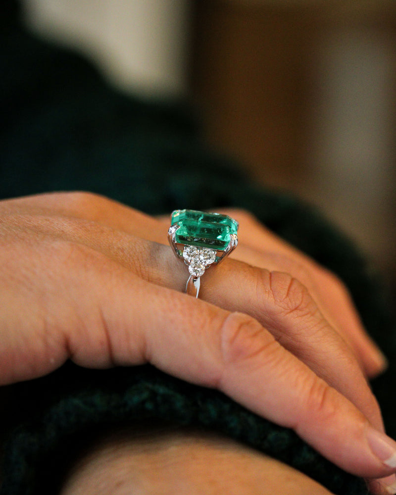 Bague Or Blanc Platine Emeraude de Colombie et Diamants