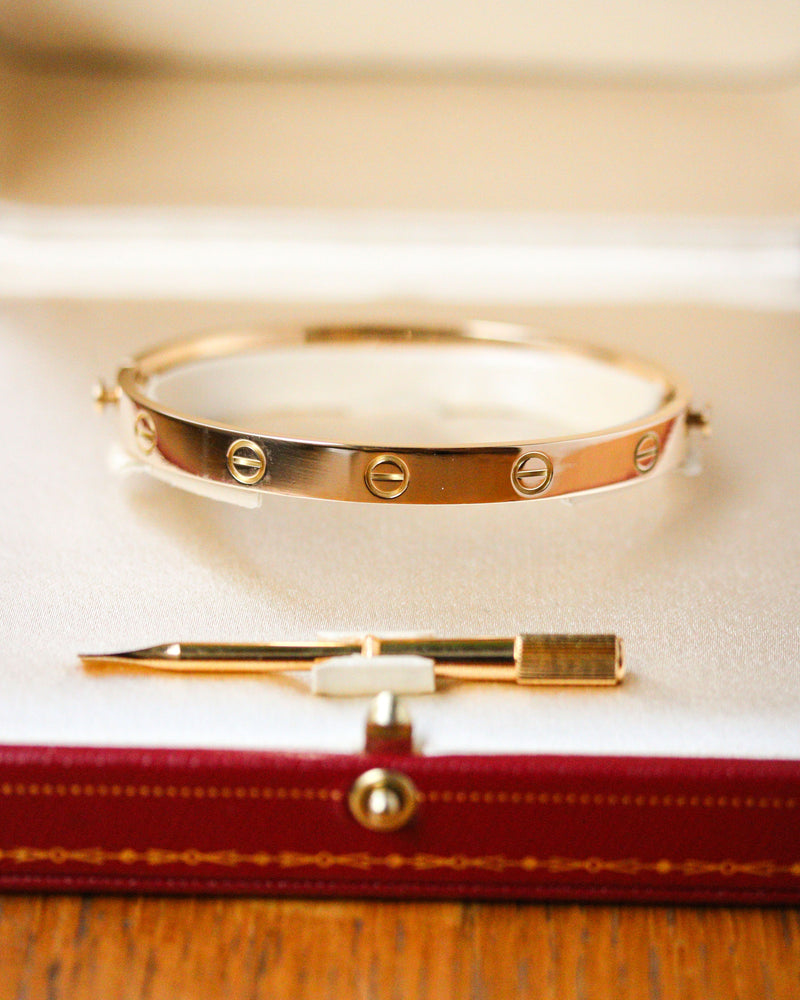 Bracelet Love Moyen signé "Cartier" Or Jaune