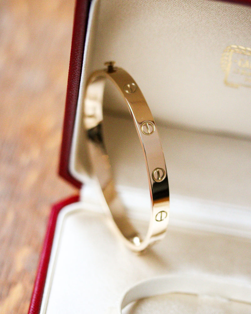 Bracelet Love Moyen signé "Cartier" Or Jaune