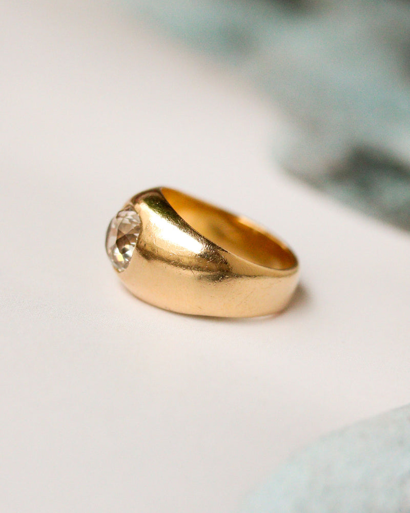 Bague Jonc Or Jaune et Diamant Taille Coussin