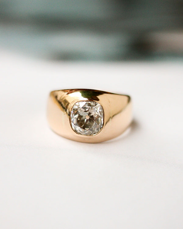 Bague Jonc Or Jaune et Diamant Taille Coussin