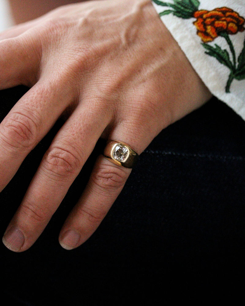 Bague Jonc Or Jaune et Diamant Taille Coussin