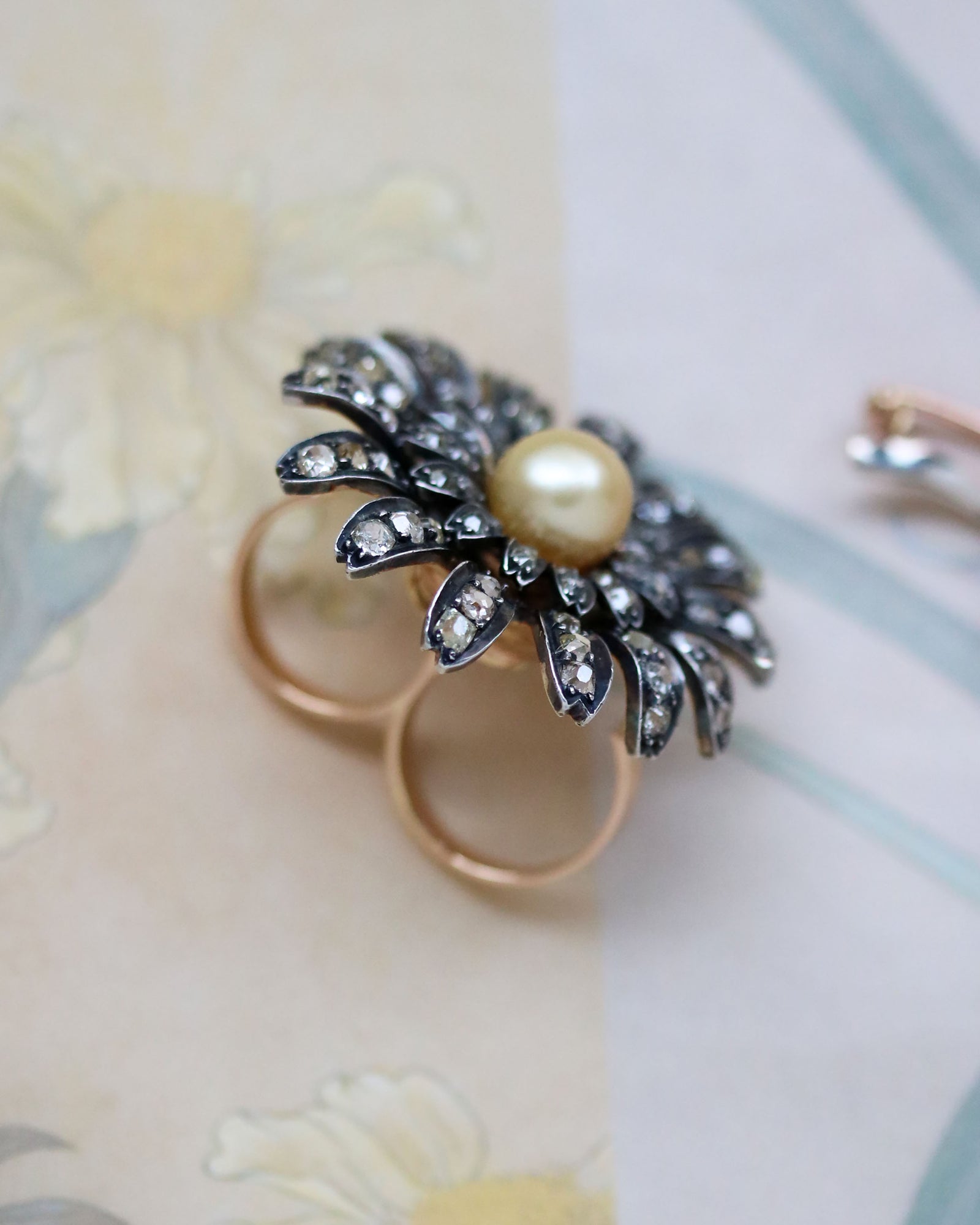 BROCHE ANCIENNE Années 1930 – Jolie Marguerite Ronde Avec Pierres Centrale – Vintage Chic