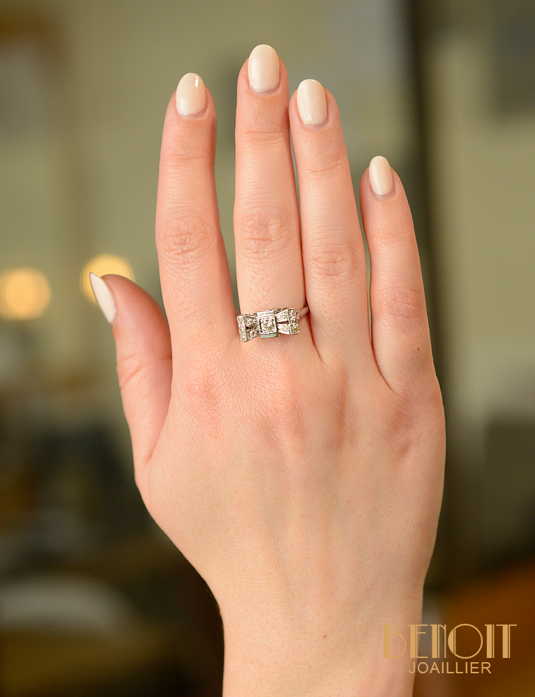 Bague Art Déco "Nœud Stylisé" Or Blanc Diamants