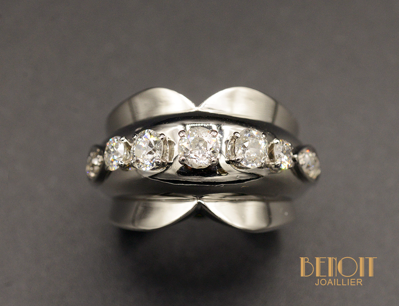 Bague Dôme Année 1950 Diamants et platine