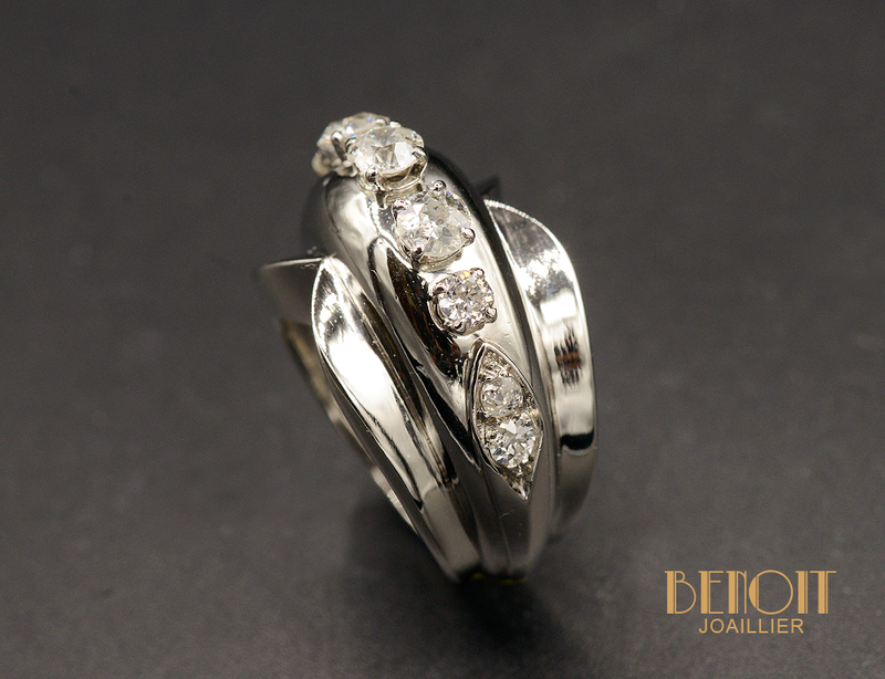 Bague Dôme Année 1950 Diamants et platine