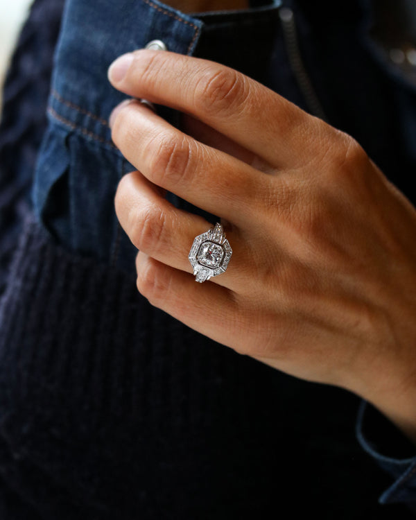 Bague Création Benoît Joaillier "Carré Pans Coupés" Diamant 1.01 carat D-VS1