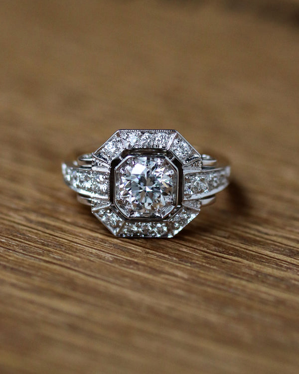 Bague Création Benoît Joaillier "Carré Pans Coupés" Diamant 1.01 carat D-VS1