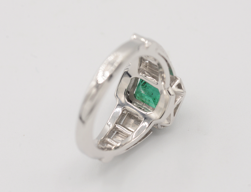 Bague Benoit Joaillier "Rectangle Emeraude et Diamants"