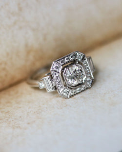Bague Création Benoit Joaillier "Carrée Pans Coupés Baguettes" Diamant 0.55 ct taille brillant