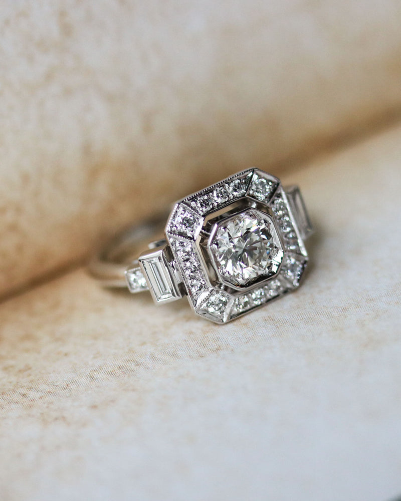 Bague Création Benoit Joaillier "Carrée Pans Coupés Baguettes" Diamant 0.55 ct taille brillant