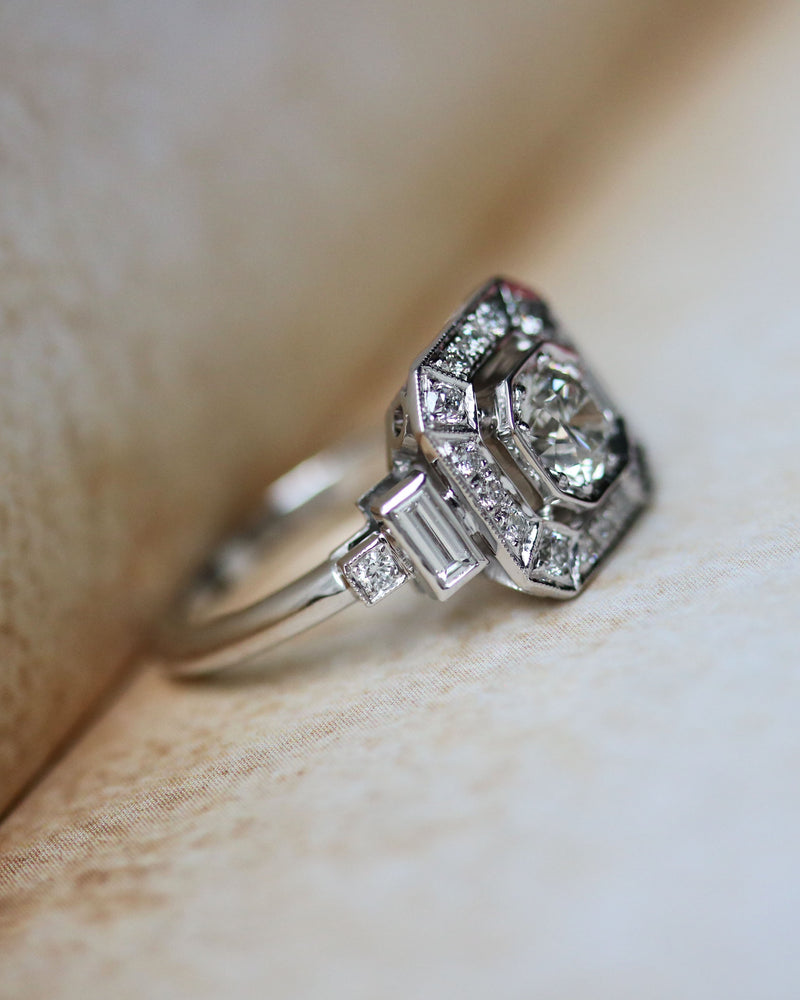 Bague Création Benoit Joaillier "Carrée Pans Coupés Baguettes" Diamant 0.55 ct taille brillant