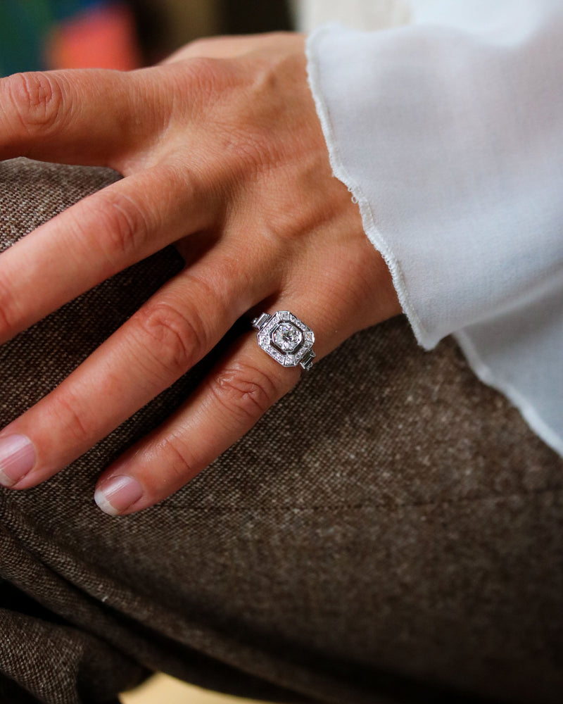 Bague Création Benoit Joaillier "Carrée Pans Coupés Baguettes" Diamant 0.55 ct taille brillant