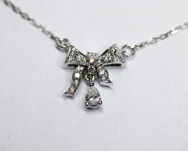 Pendentif Création Benoit Joaillier "Noeud Style Art Déco" Or Blanc