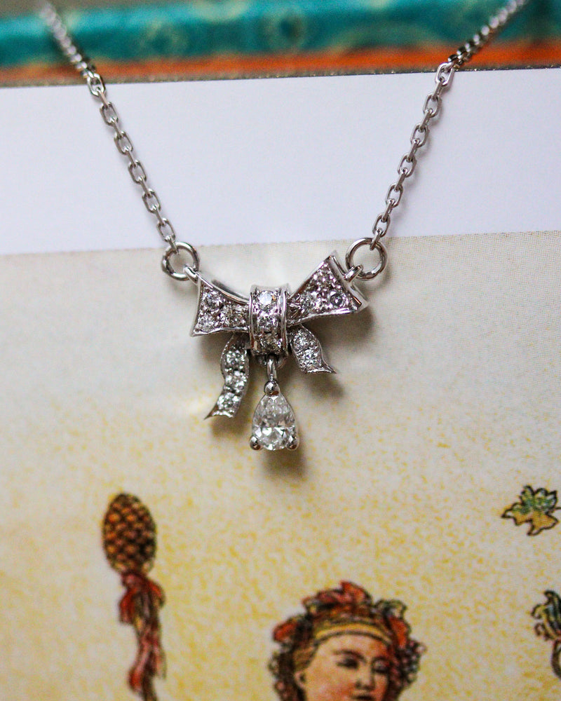 Pendentif Création Benoit Joaillier "Noeud Style Art Déco" Or Blanc