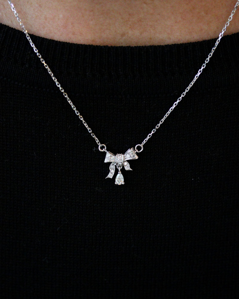 Pendentif Création Benoit Joaillier "Noeud Style Art Déco" Or Blanc