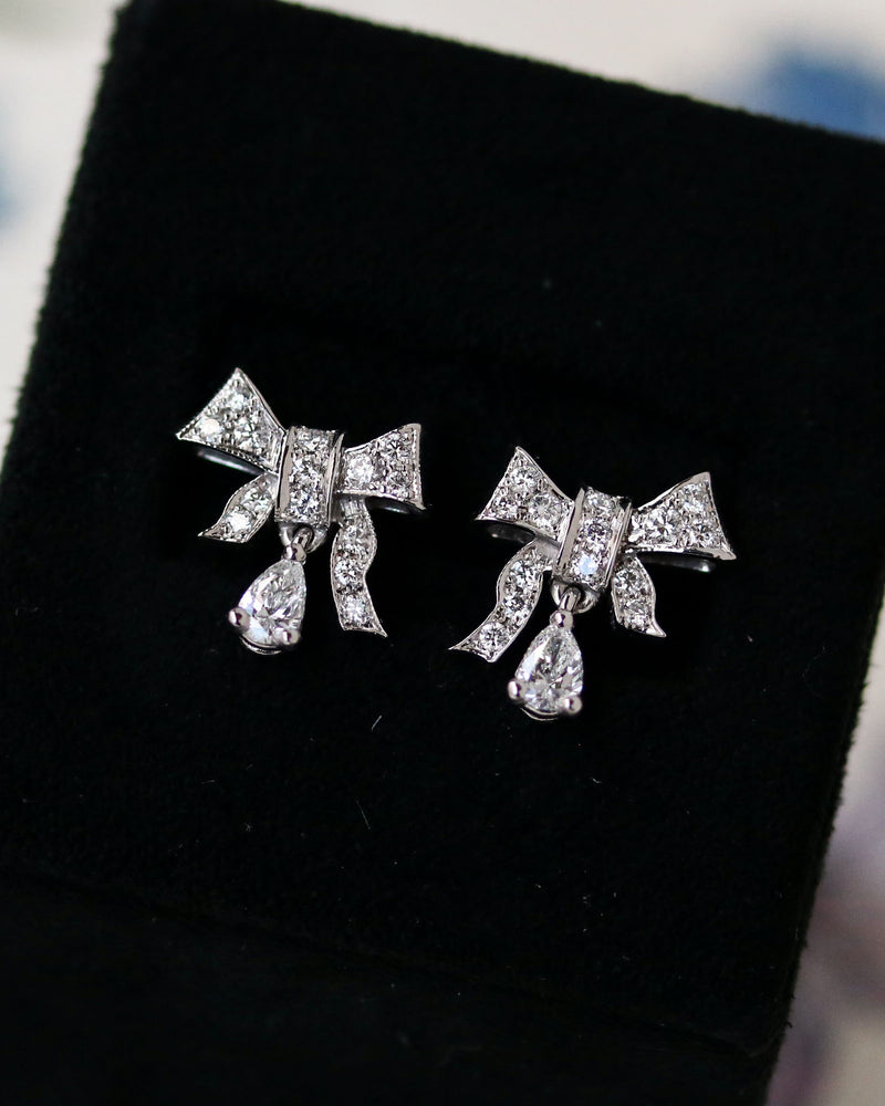 Boucle d'Oreilles Création Benoit Joaillier "Noeuds Style Art Déco" Diamants