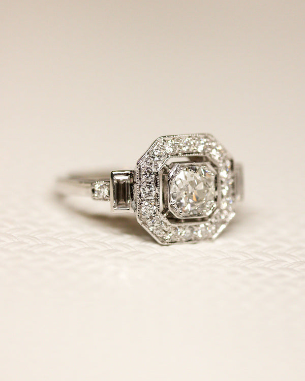 Bague Création Benoît Joaillier "Carré Pans Coupés" Diamant Taille Ancienne