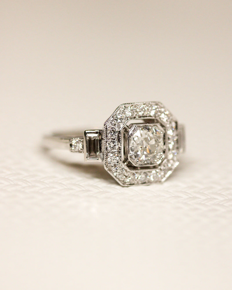 Bague Création Benoît Joaillier "Carré Pans Coupés" Diamant Taille Ancienne