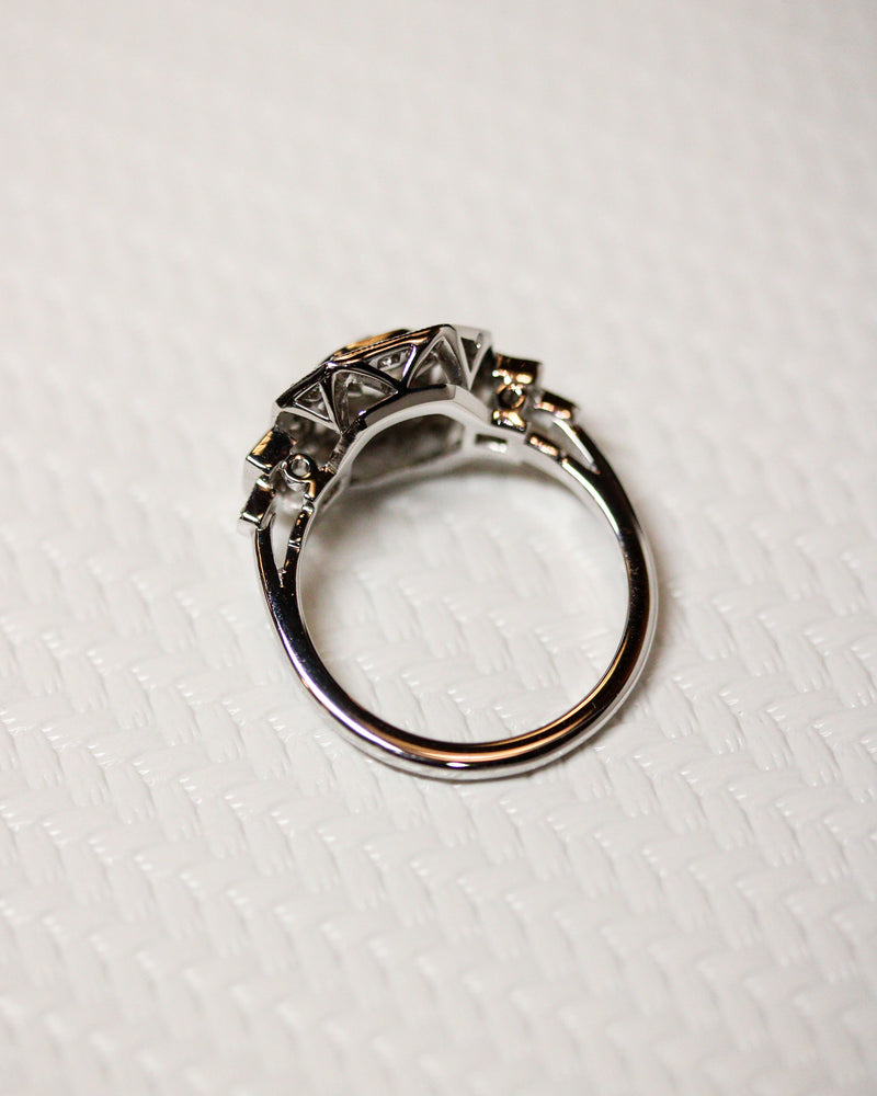 Bague Création Benoît Joaillier "Carré Pans Coupés" Diamant Taille Ancienne