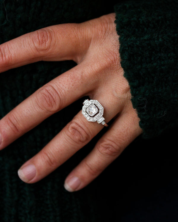 Bague Création Benoît Joaillier "Carré Pans Coupés" Diamant Taille Ancienne