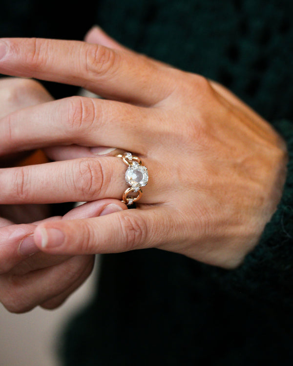 Bague Création Benoît Joaillier Solitaire "Mailles et Godrons" Diamants