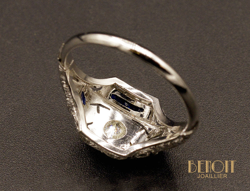 Bague Art Déco Platine Diamants et Saphirs
