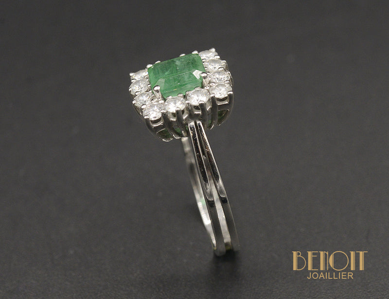 Bague Carrée Emeraude entourage Diamants