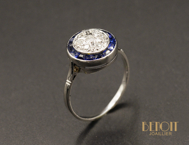Bague Art Déco entourage Saphirs calibrés
