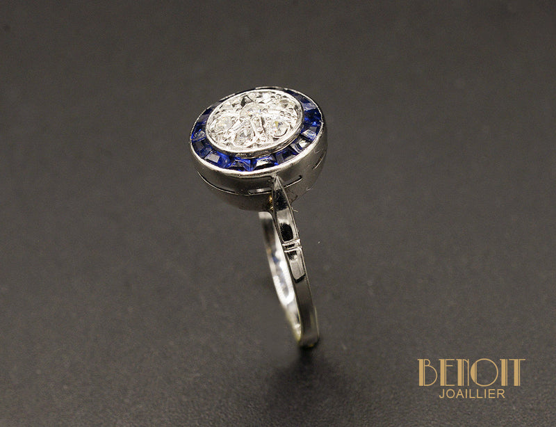 Bague Art Déco entourage Saphirs calibrés