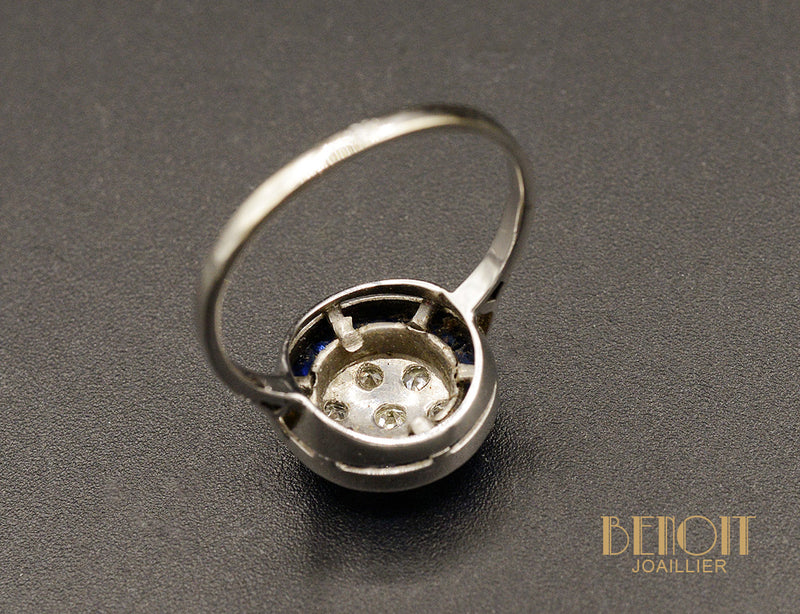 Bague Art Déco entourage Saphirs calibrés
