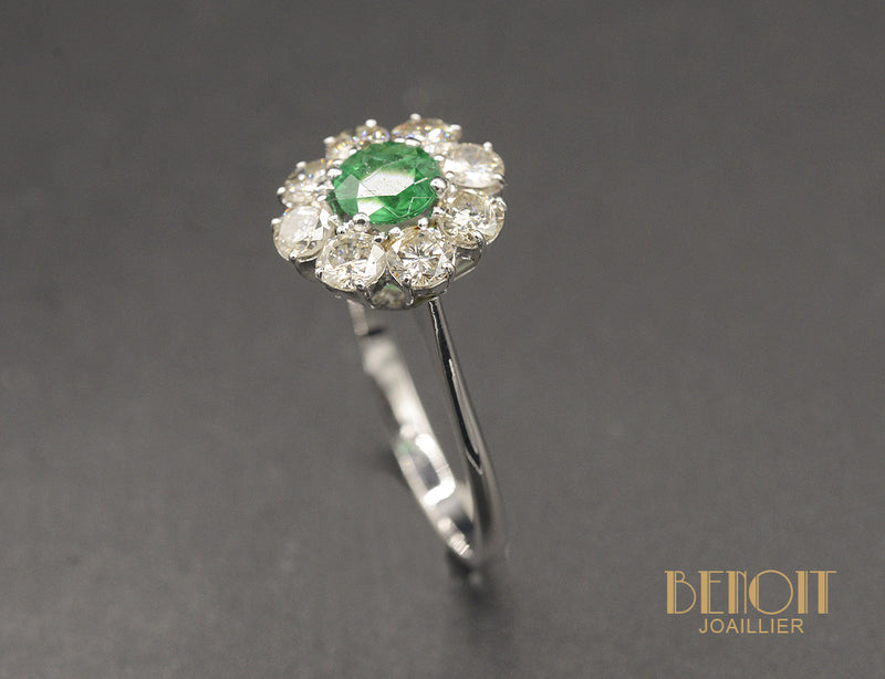 Bague Marguerite Emeraude Entourage Diamants