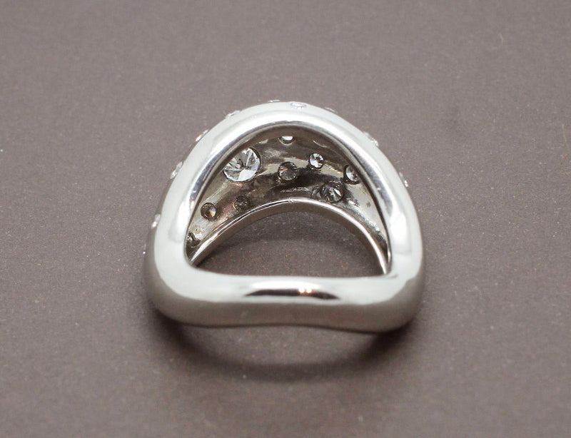 Bague "Mouvementée" Signée FRED Platine et Diamants