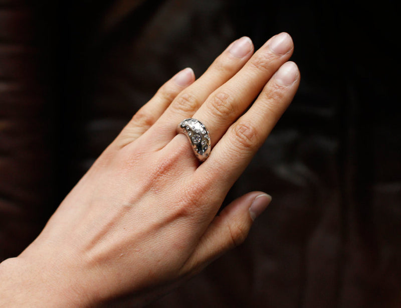 Bague "Mouvementée" Signée FRED Platine et Diamants