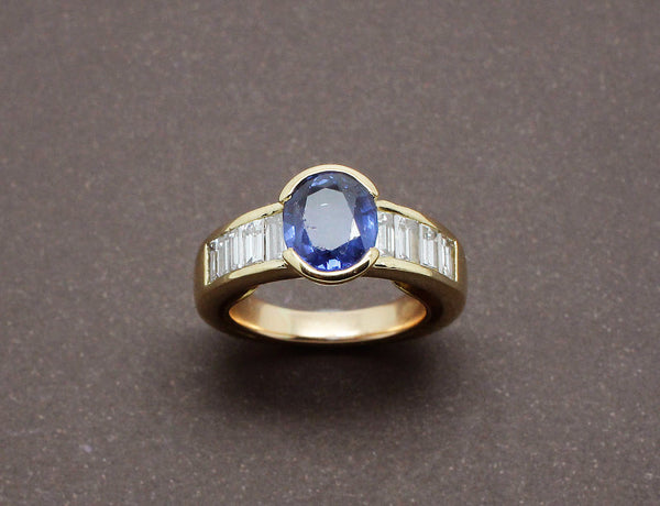 Bague Saphir Serti Demi Clos et Diamants Baguettes