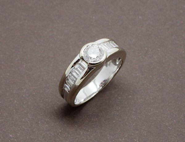 Bague Or Blanc Diamants et Rangées de Baguettes